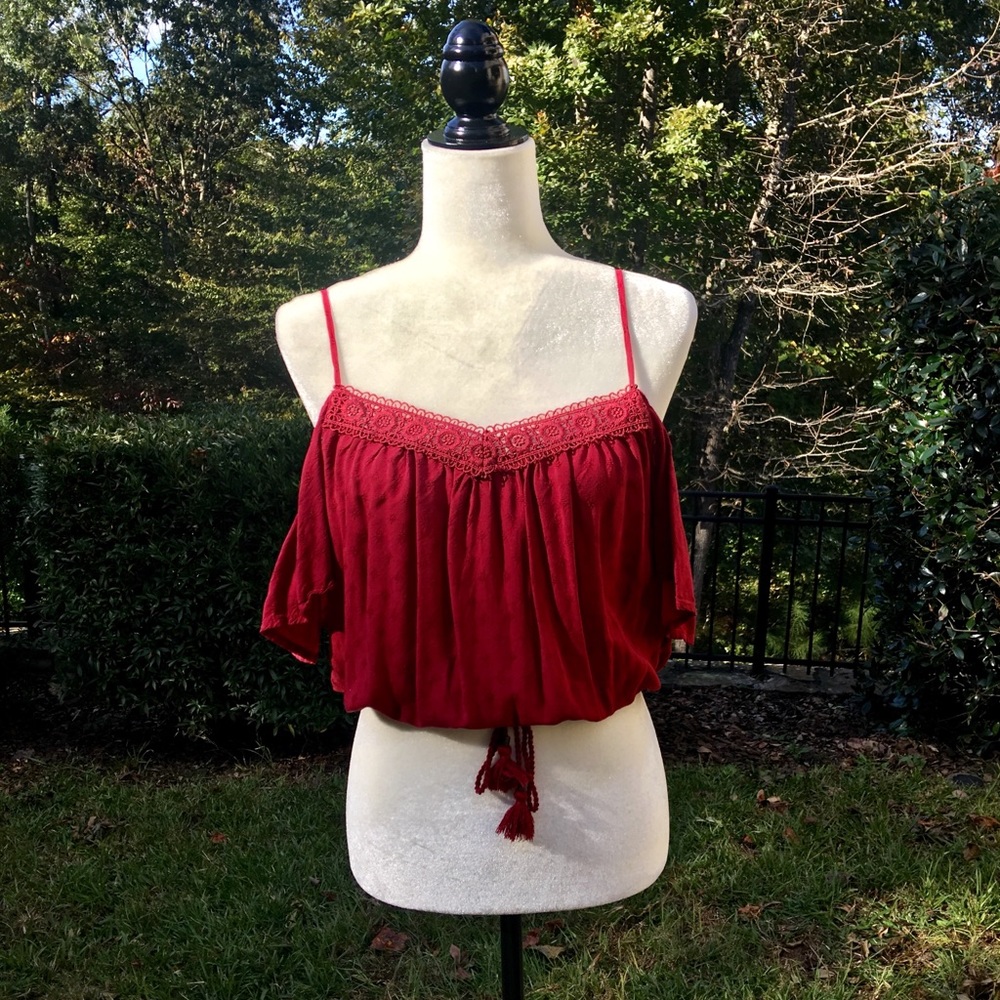 ⭐️Rue 21 cropped cold shoulder burgundy top